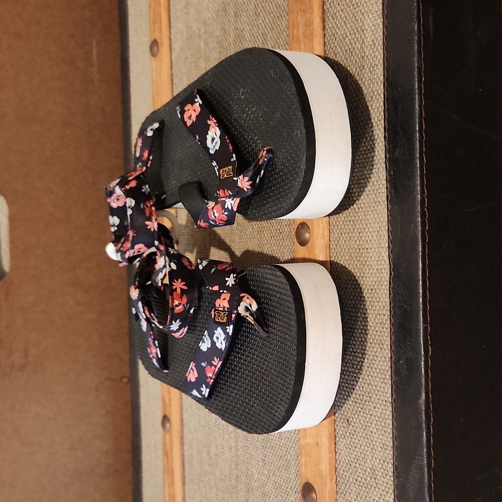 Teva sandles